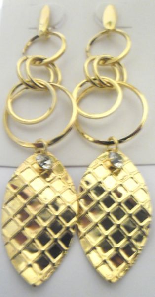Brinco folheado a ouro formato folha com pedra de strass (b